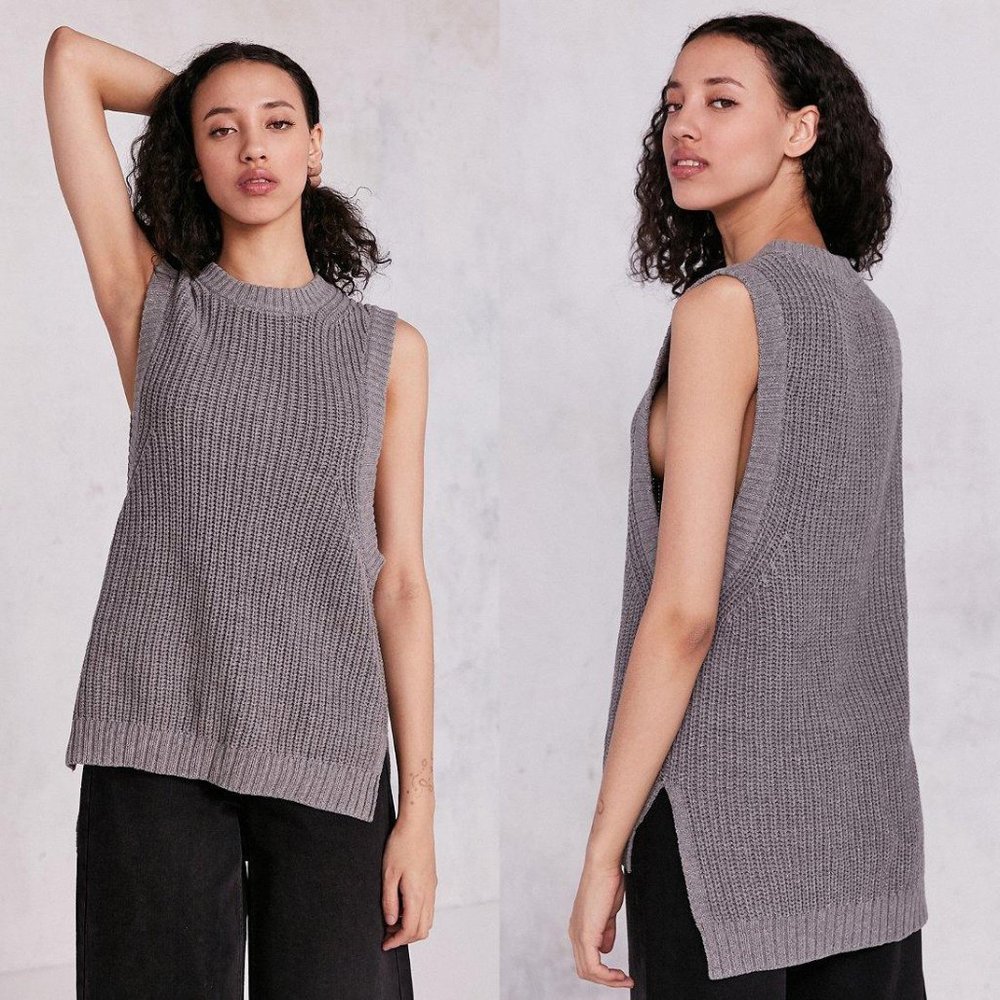 Silence + Noise UO Grey sleeveless knit sweater tank